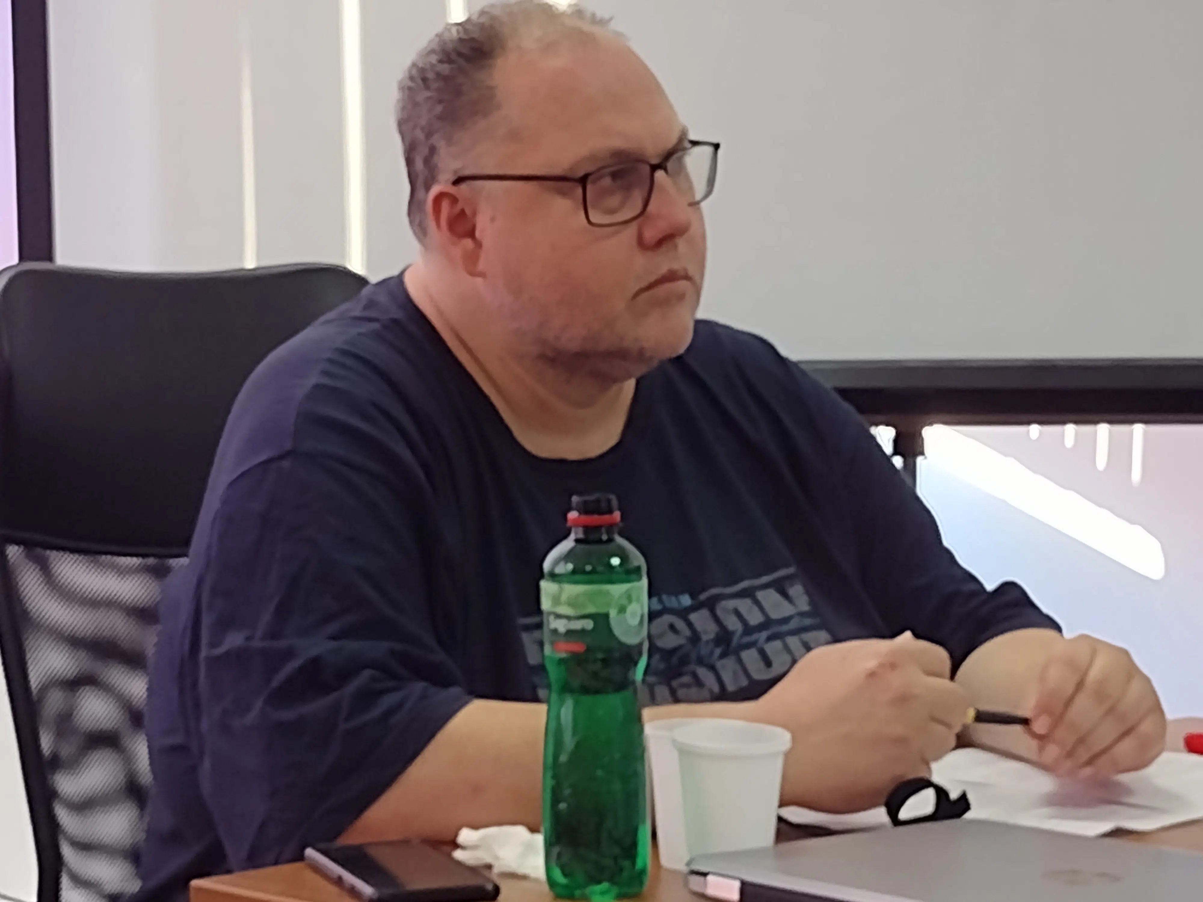 Proevropska opozicija kasni sa kampanjom, ne samo u odnosu na SNS već i u odnosu na studente 4 Proevropska opozicija kasni sa kampanjom, ne samo u odnosu na SNS već i u odnosu na studente 4